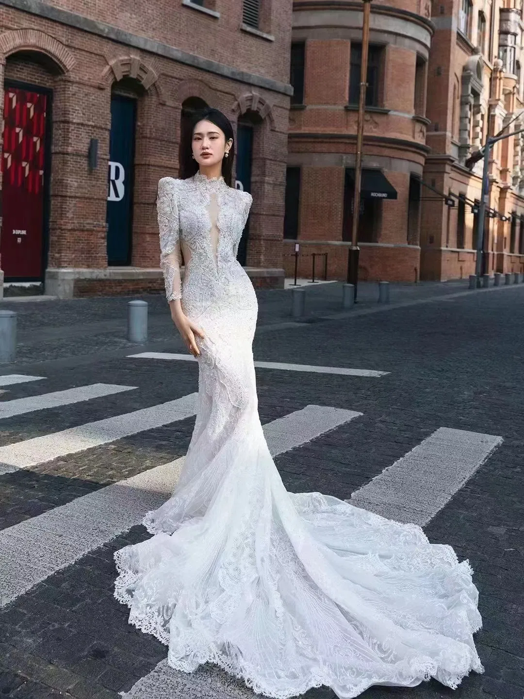 Vestido de novia de sirena de tul suave color marfil para mujer con mangas de cuello alto