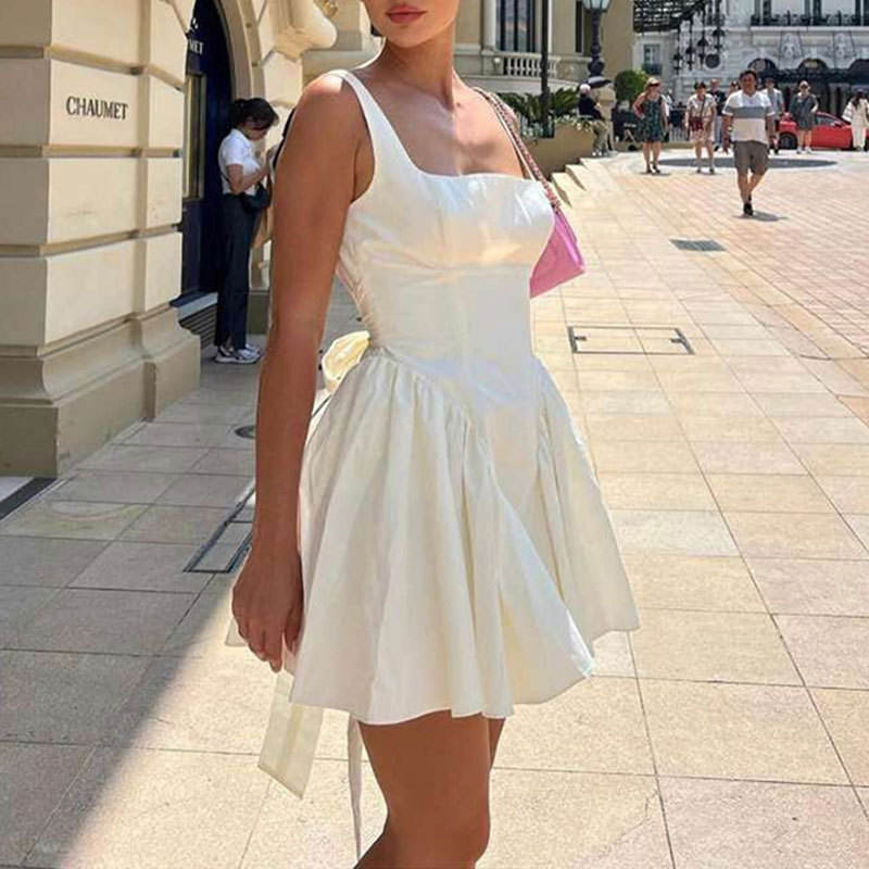 Vestido mini sin mangas de diseño personalizado de verano para mujeres, sexy y casual, con lazo en la cintura tejida, aspecto natural, vestido de fiesta