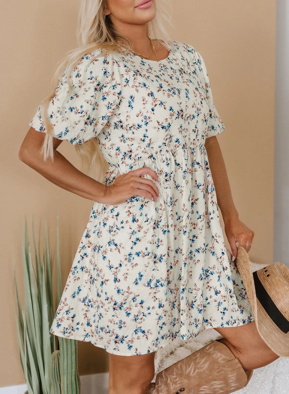 Querido Amor Boutique Mayorista Vestido de Mujer Floral con Mangas Cortas Abullonadas Cintura Imperio Mini Vestido para Mujeres