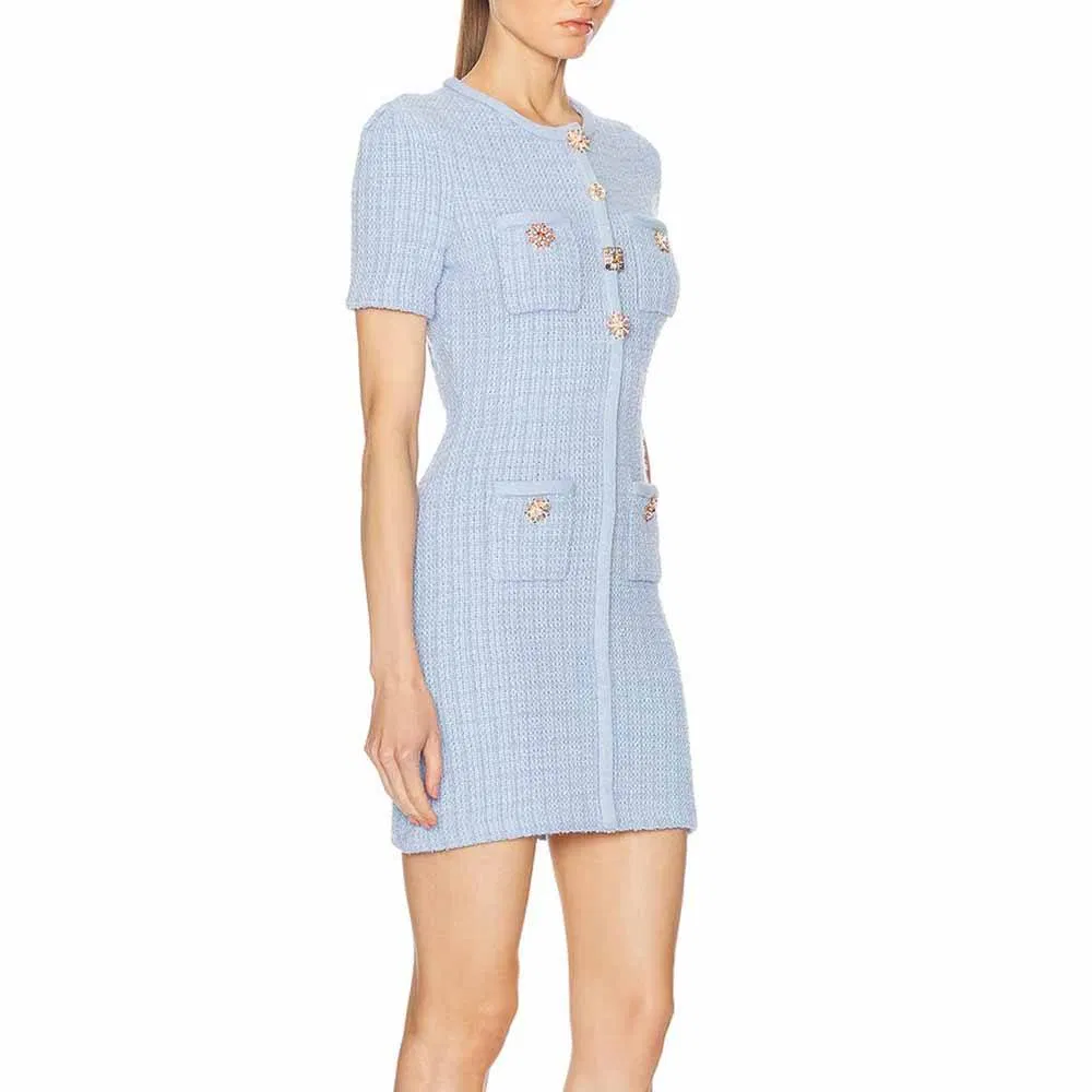 Fabricante Mayorista de Vestidos de Punto Personalizados para Mujeres 4-Season Vestido de Punto Chic Elegante con Botón de Joya de Manga Corta y Abotonado Mini