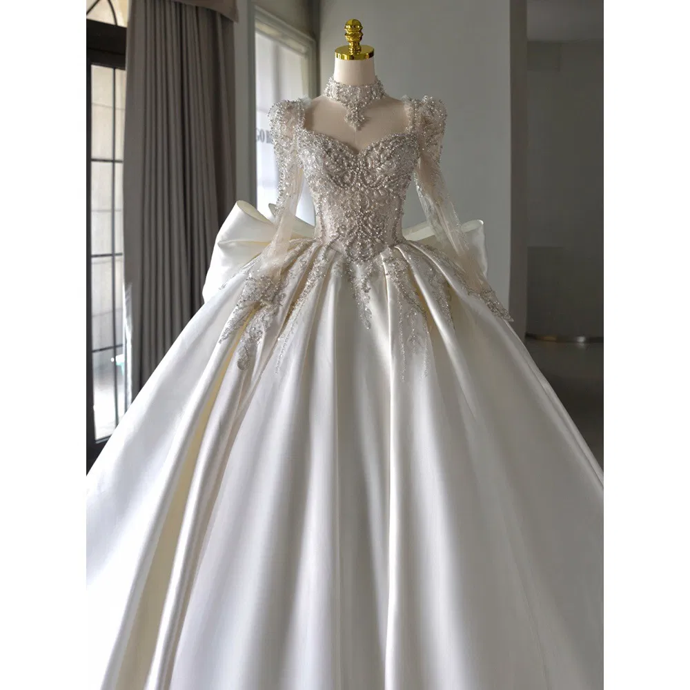 Vestido de novia de bola de encaje con mangas largas, perlas y cristales para mujeres