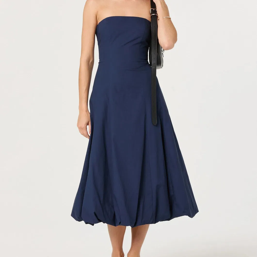 Vestido de noche femenino elegante sin tirantes de cintura ajustada y falda amplia azul oscuro