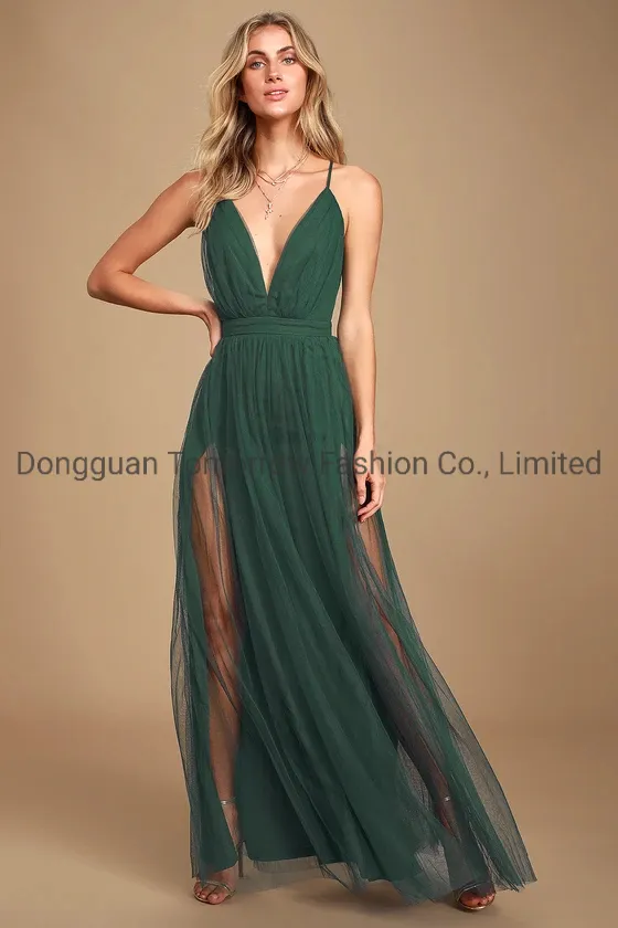 Modelo con vestido verde cazador vista 4