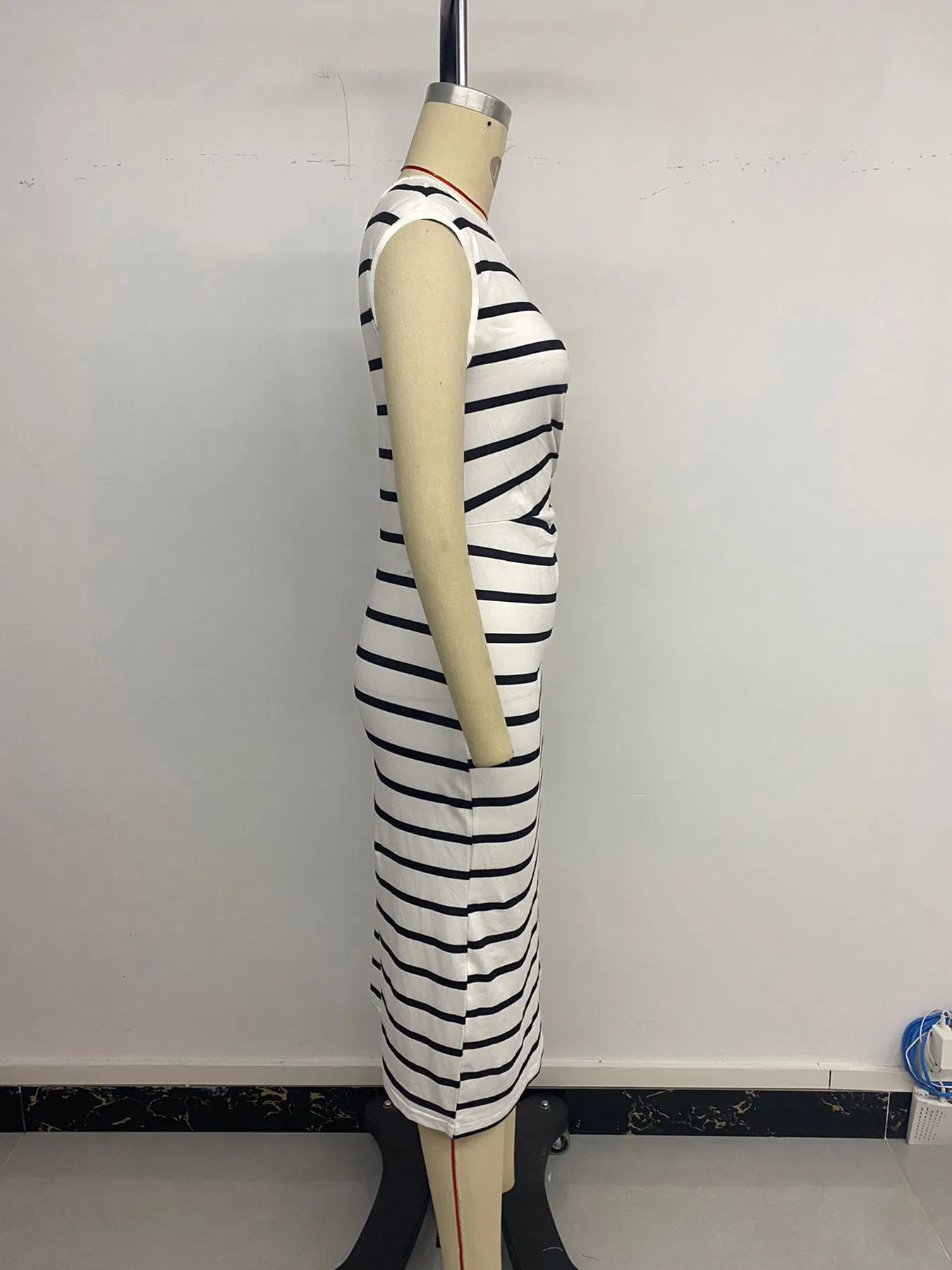 Vestido de rayas elegante para citas informales y desplazamientos