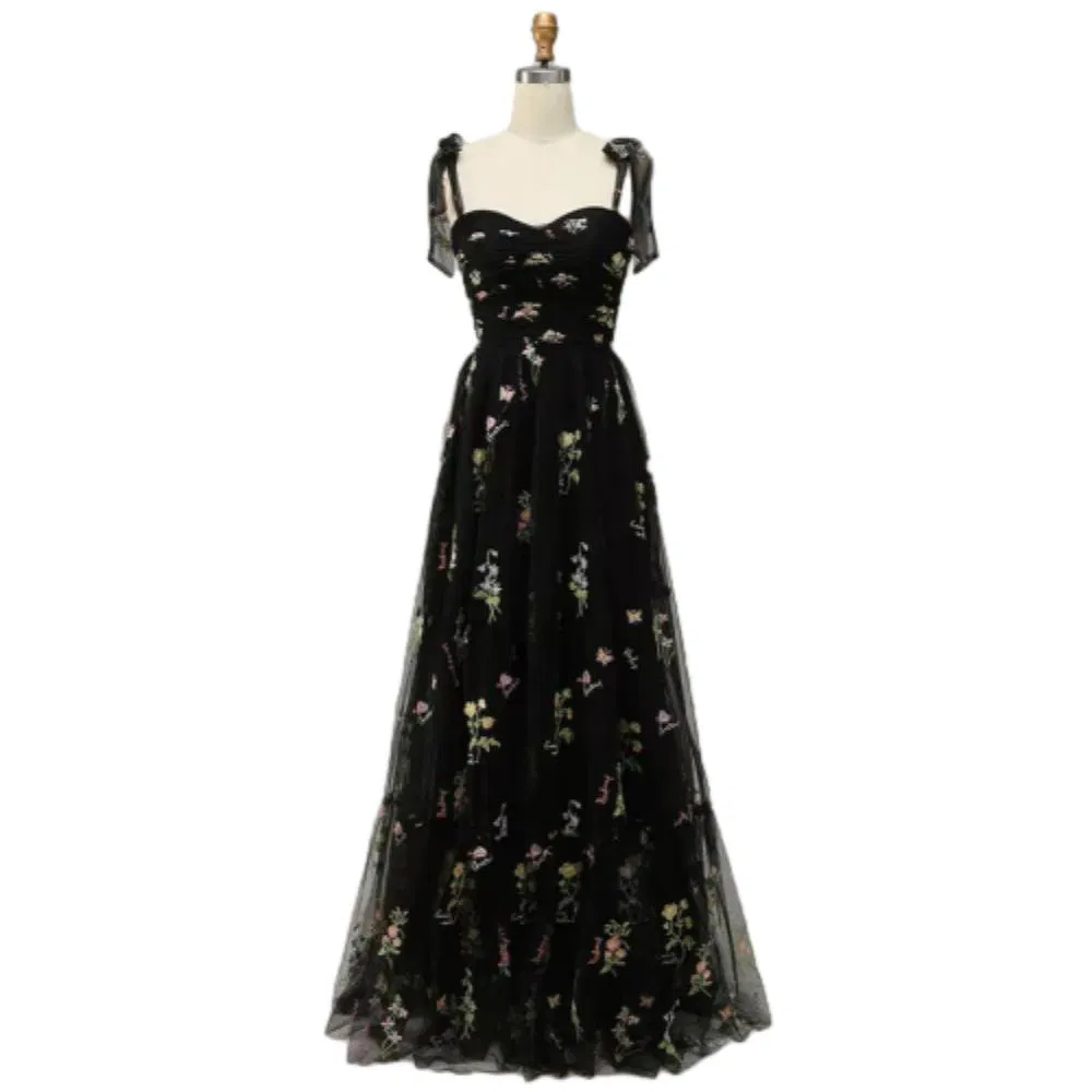 Vestido de Estilo Etéreo de Bosque, Gown de Encaje de Lujo para Mujeres, Ropa de Verano Elegante