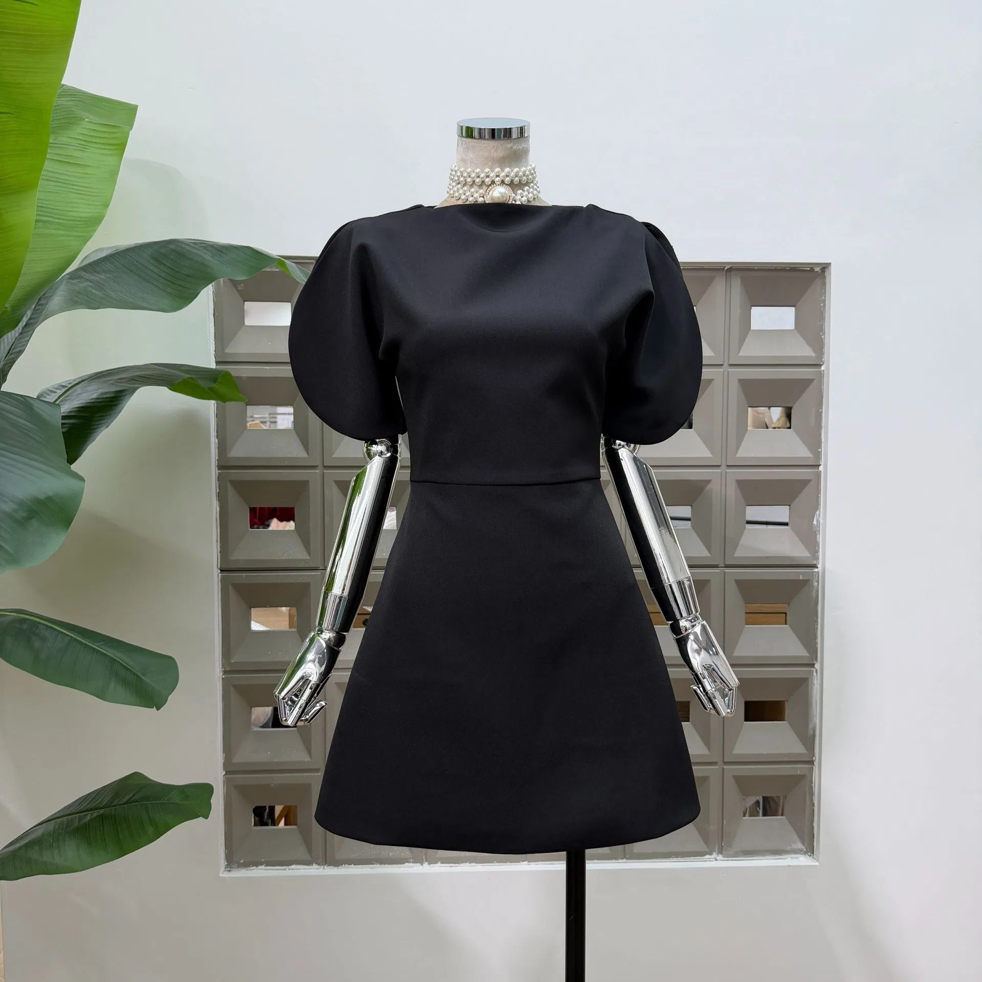 Ropa de boutique de alta calidad al por mayor, elegante vestido de verano para mujer con cuello redondo, abertura y mangas abullonadas