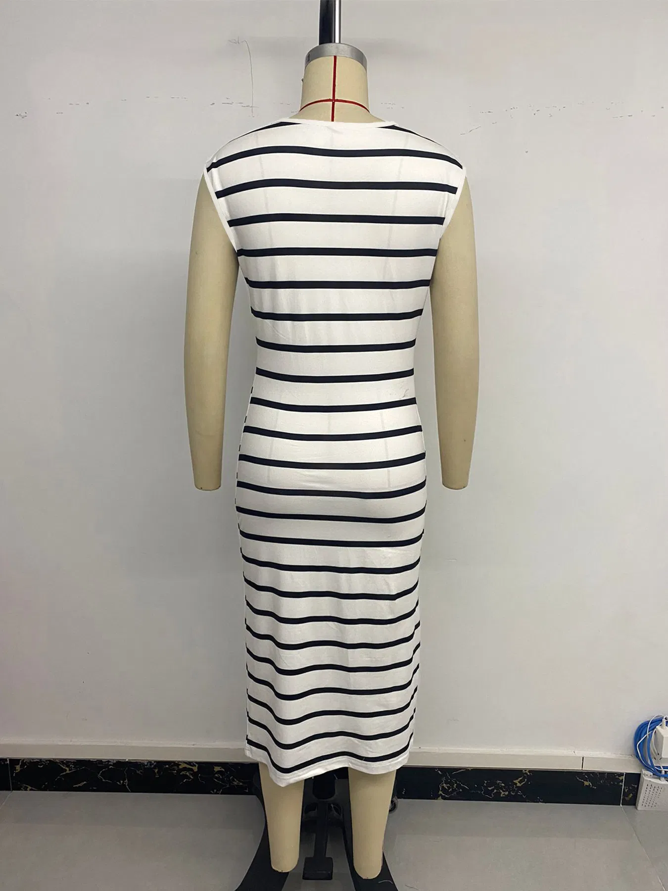 Vestido de rayas elegante para citas informales y desplazamientos