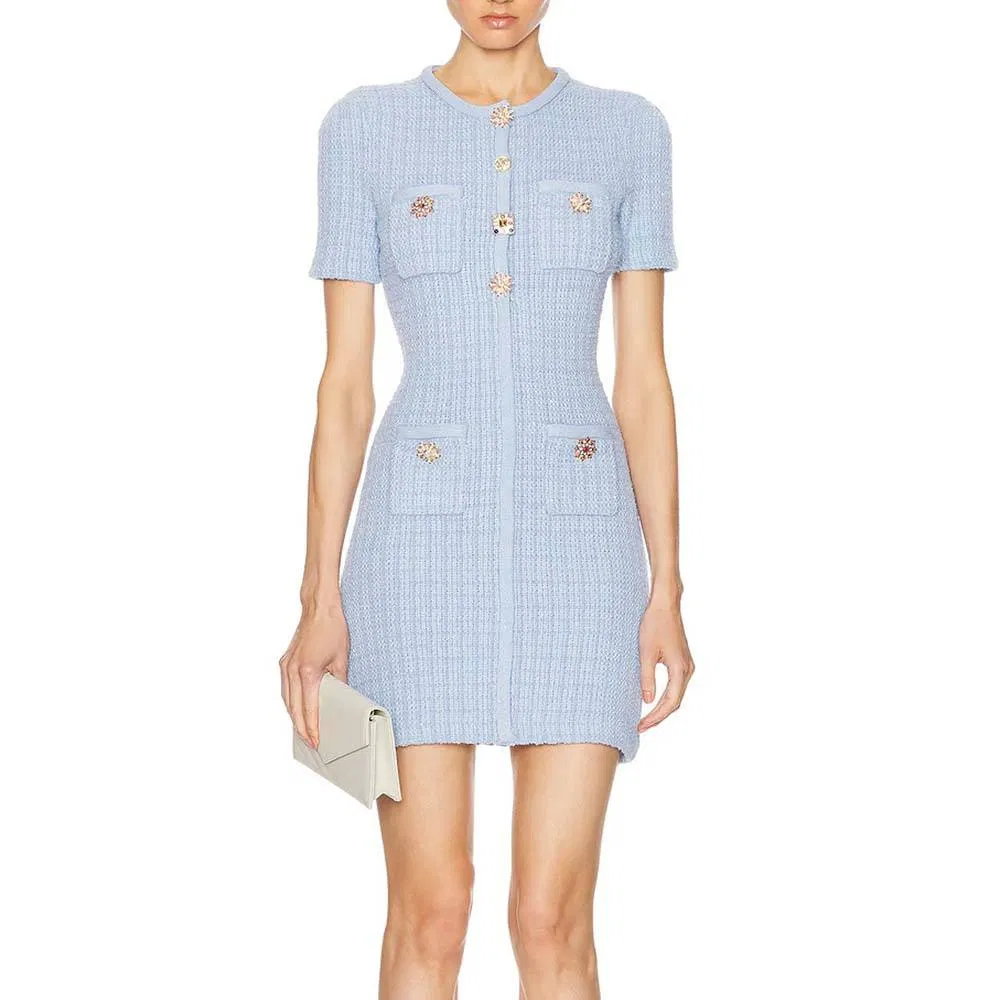 Fabricante Mayorista de Vestidos de Punto Personalizados para Mujeres 4-Season Vestido de Punto Chic Elegante con Botón de Joya de Manga Corta y Abotonado Mini