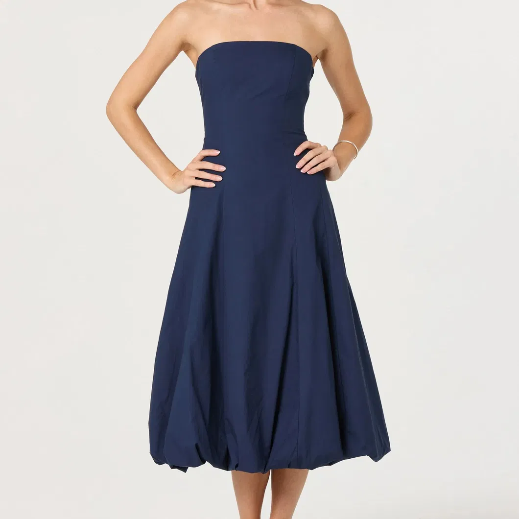 Vestido de noche femenino elegante sin tirantes de cintura ajustada y falda amplia azul oscuro