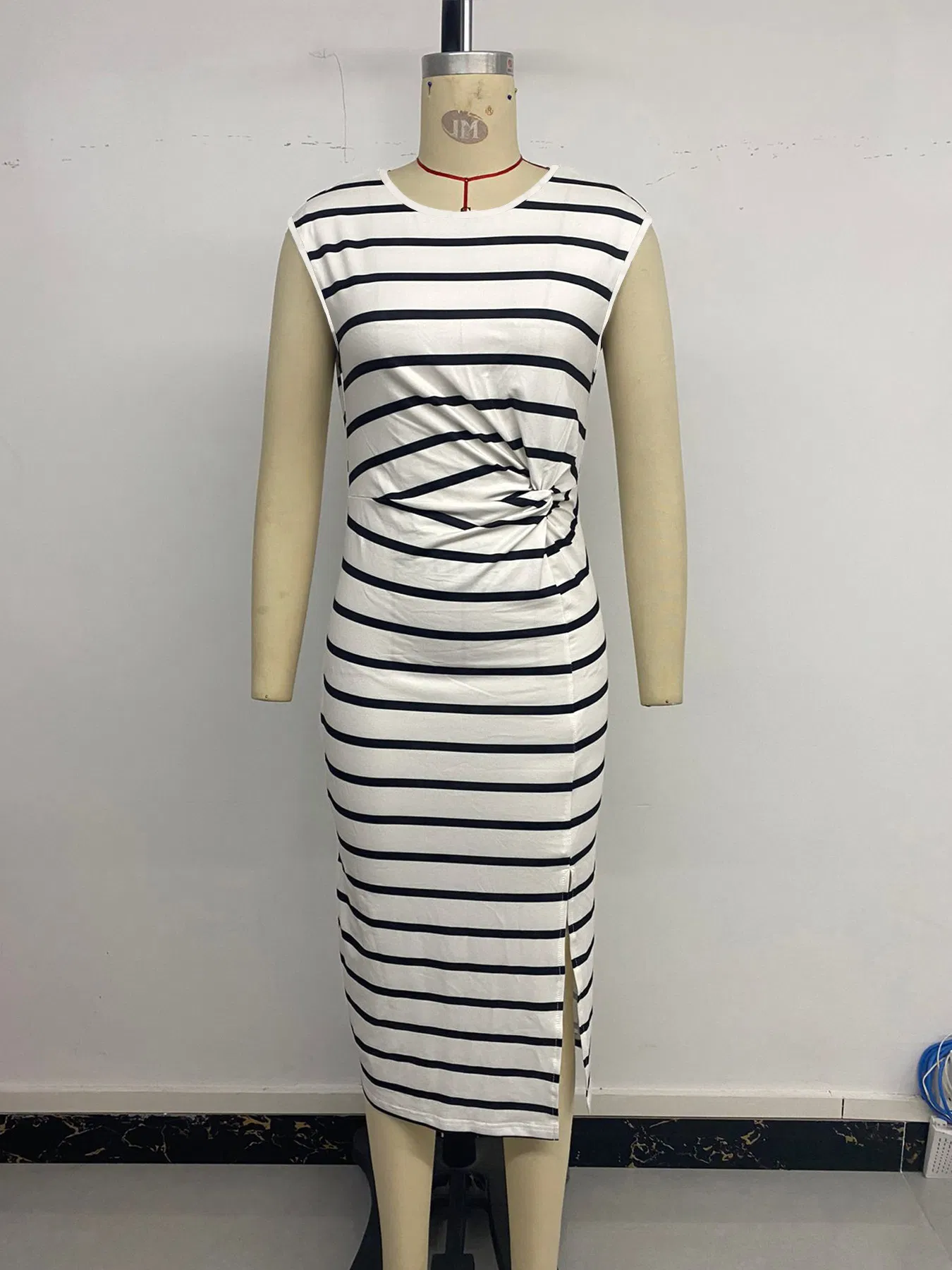 Vestido de rayas elegante para citas informales y desplazamientos