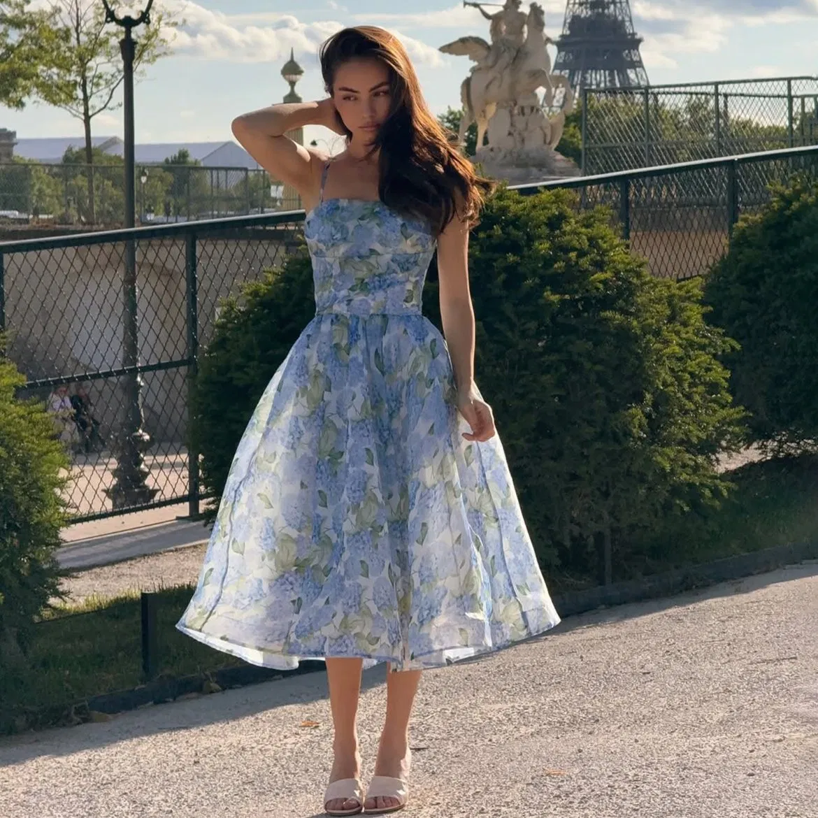 Vestido de Dama Personalizado para Mujeres Vestido MIDI de Tirantes Espagueti con Estampado Floral Azul Elegante y Moderno 2025 Vestido Formal de Noche Cautivador Vestido de Cóctel Femenino