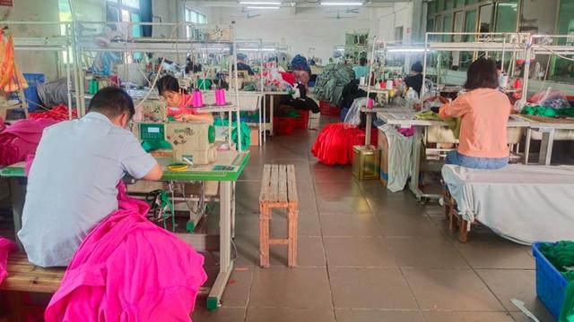 Colección de vestidos de moda femenina SAU Clothing fabricante profesional