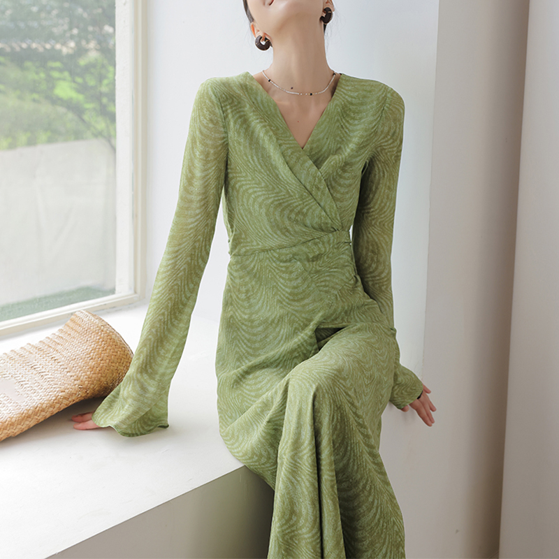 Vestido ajustado de manga larga verde elegante con escote en V para mujeres
