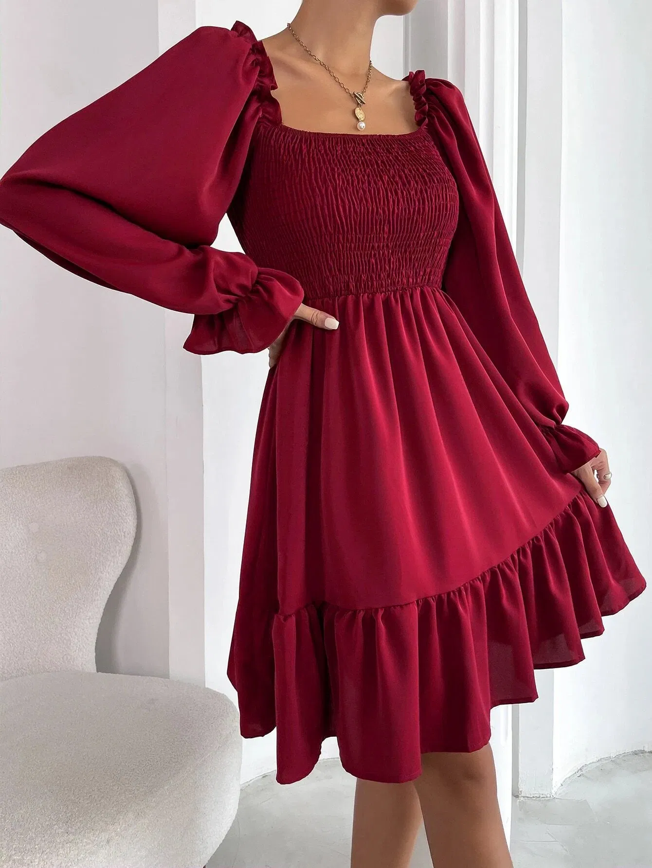 Vestido sólido de moda al por mayor con cuello cuadrado, vestido casual para mujeres, vestido de playa con mangas abullonadas y plisado