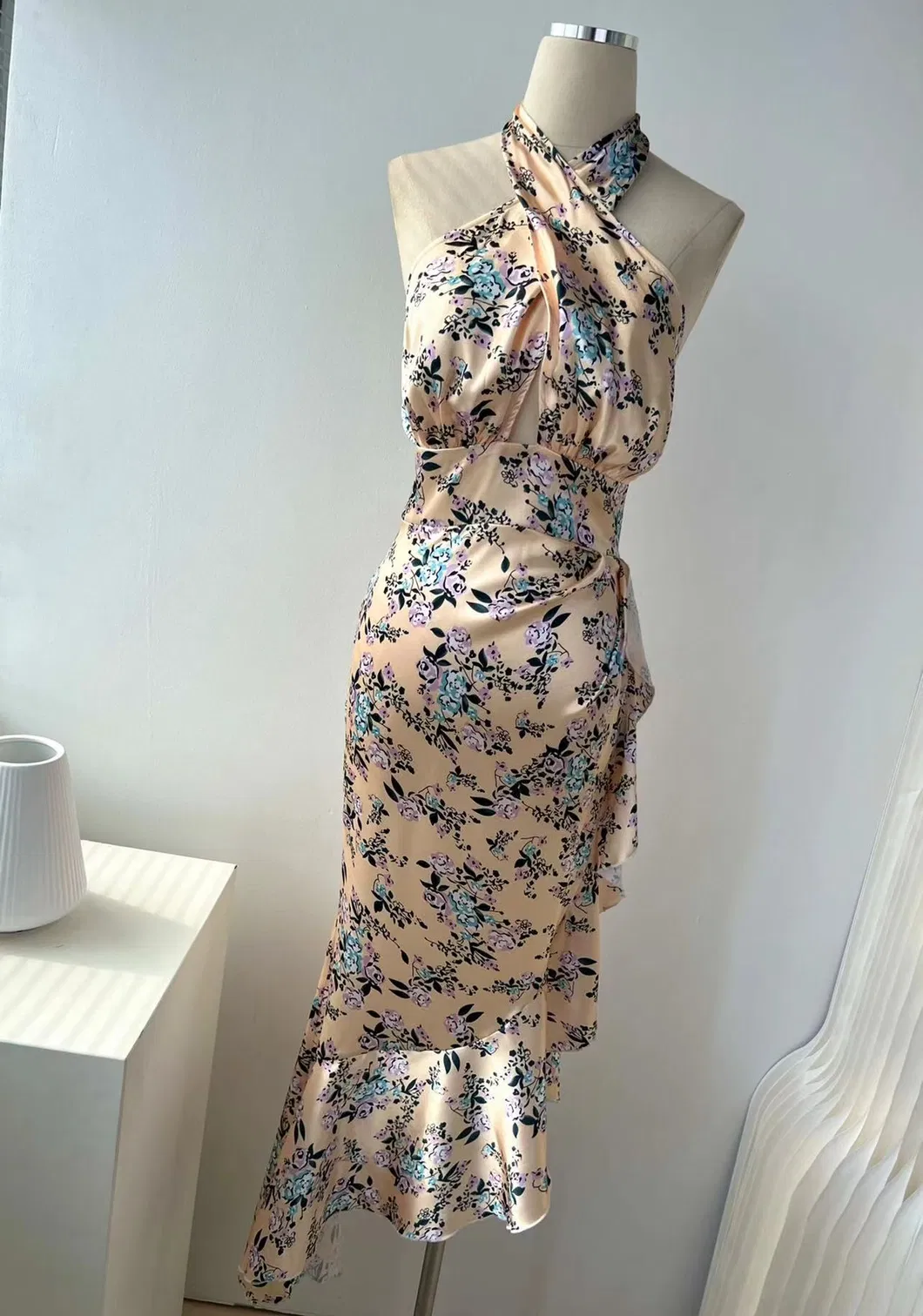 OEM Mayorista Ropa Personalizada Algodón Verano Mujeres Dama Estampado Floral Cuello en V Sexy Vintage Ajustado Sin Mangas Chifón Satén Logo de Marca Impresión Digital Vestidos