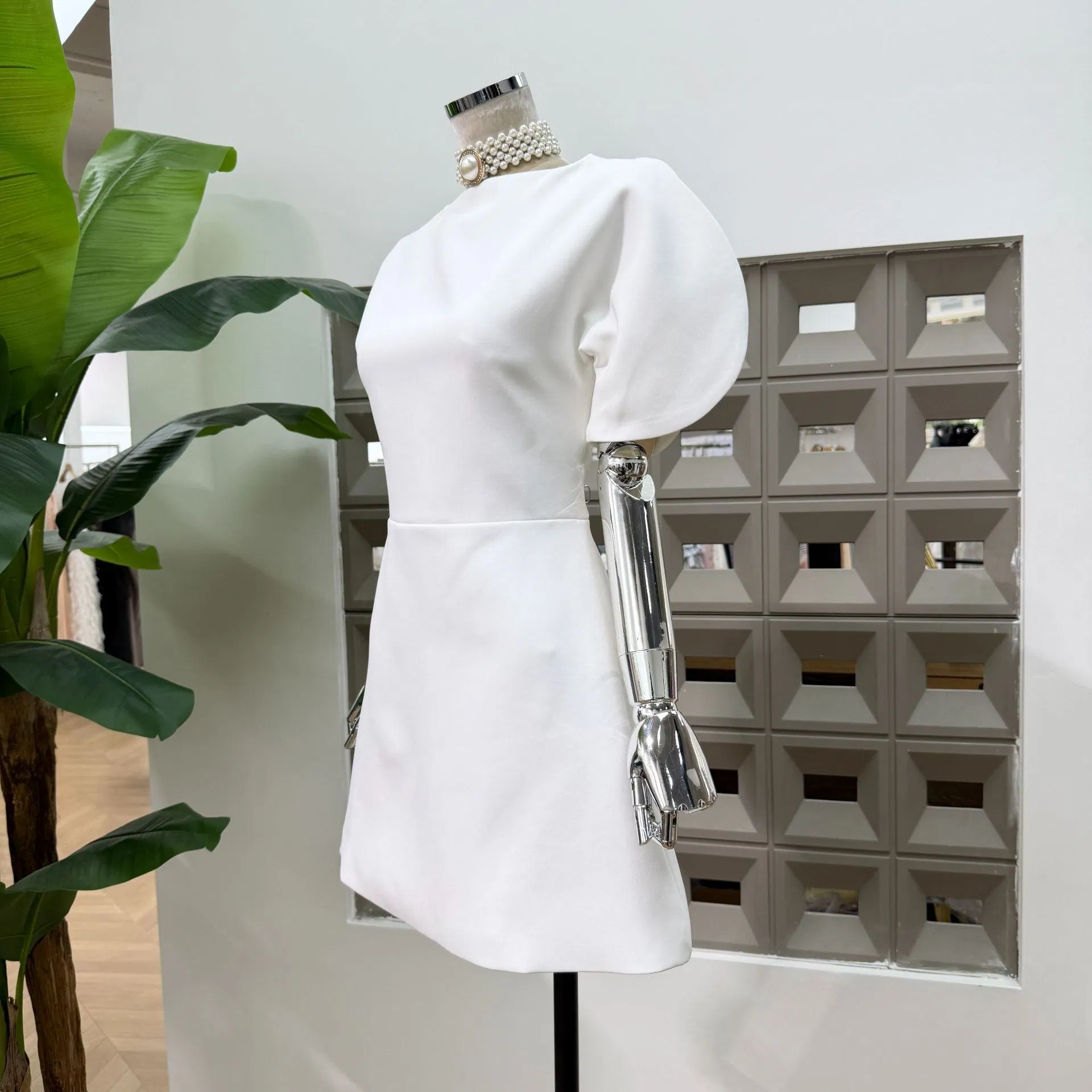 Detalle del vestido elegante de verano
