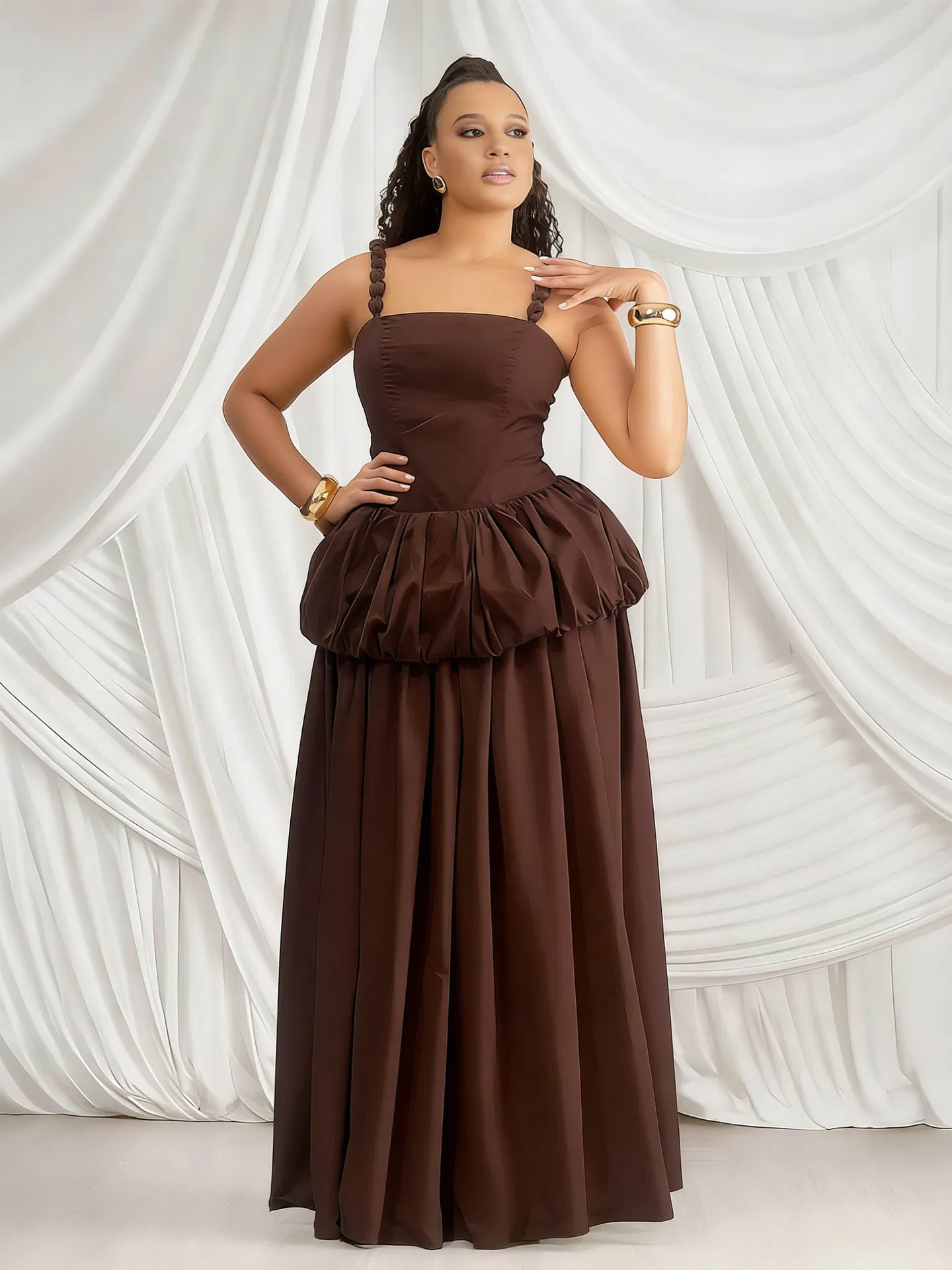 Detalle del vestido con pliegues