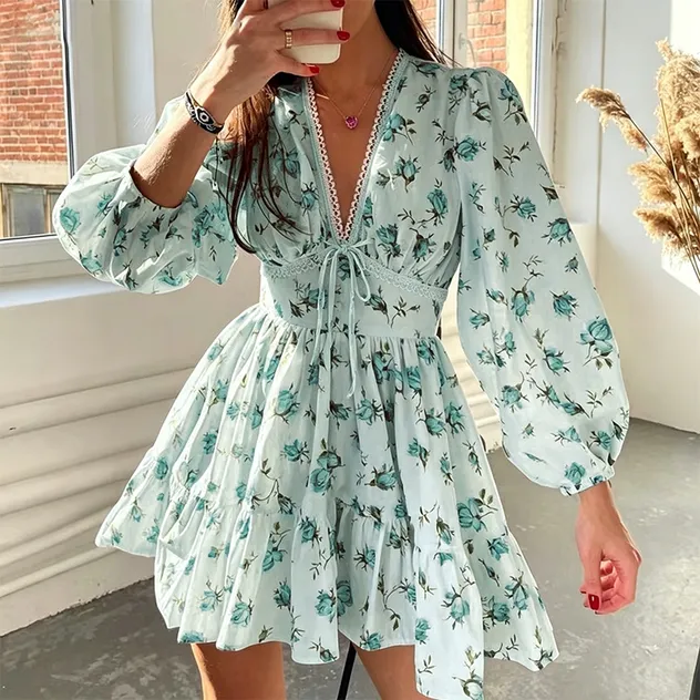 Vestido Mini de Estampado Floral para Mujeres con Escote en V, Detalle de Encaje, Manga Larga Abullonada, Vestido Corto con Volantes en Capas, Casual de Verano, Vacaciones, Playa