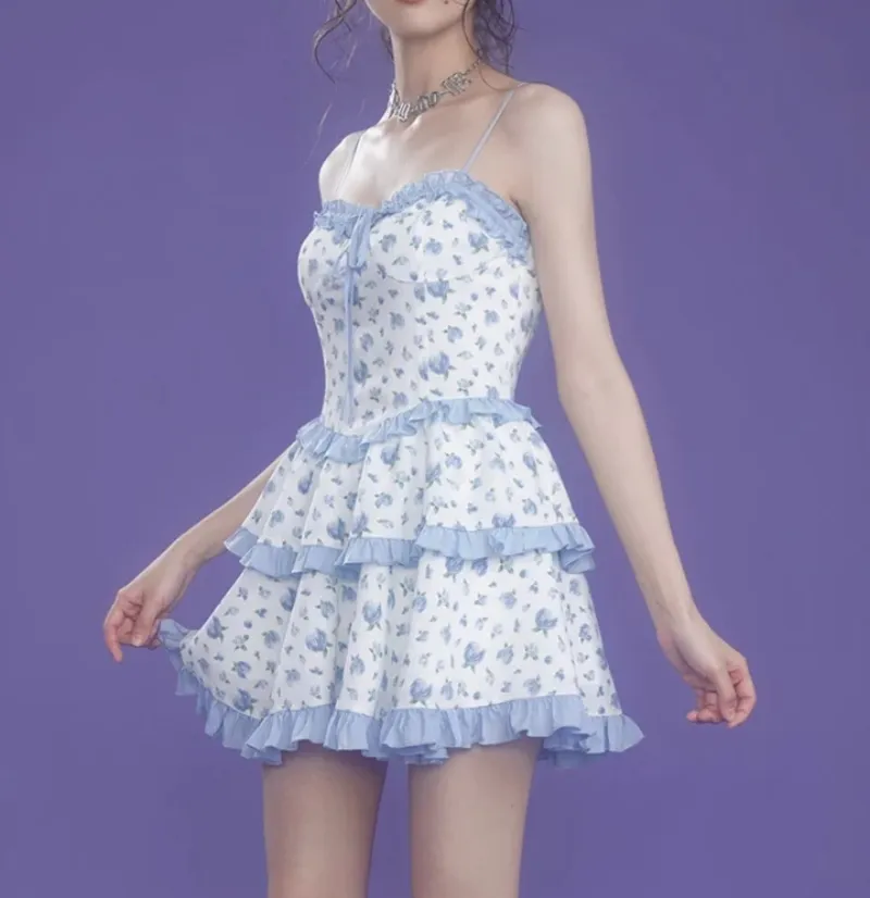 Vestido mini elegante con volante de hombro