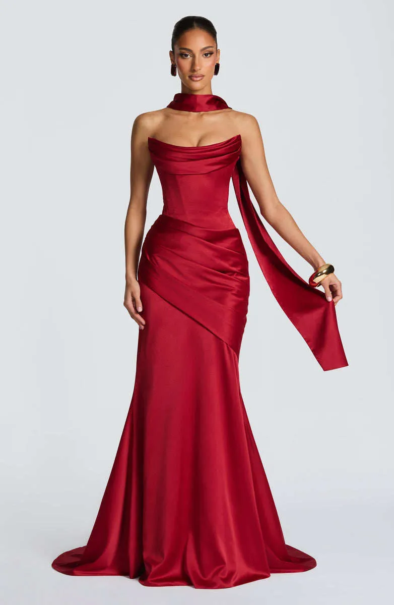 Vestido de lujo ligero de alta calidad para mujer, sin tirantes, con hueso de pescado, plisado y ajustado