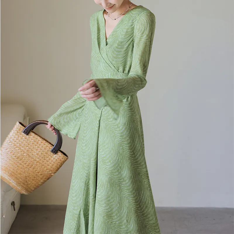 Vestido ajustado de manga larga verde elegante con escote en V para mujeres