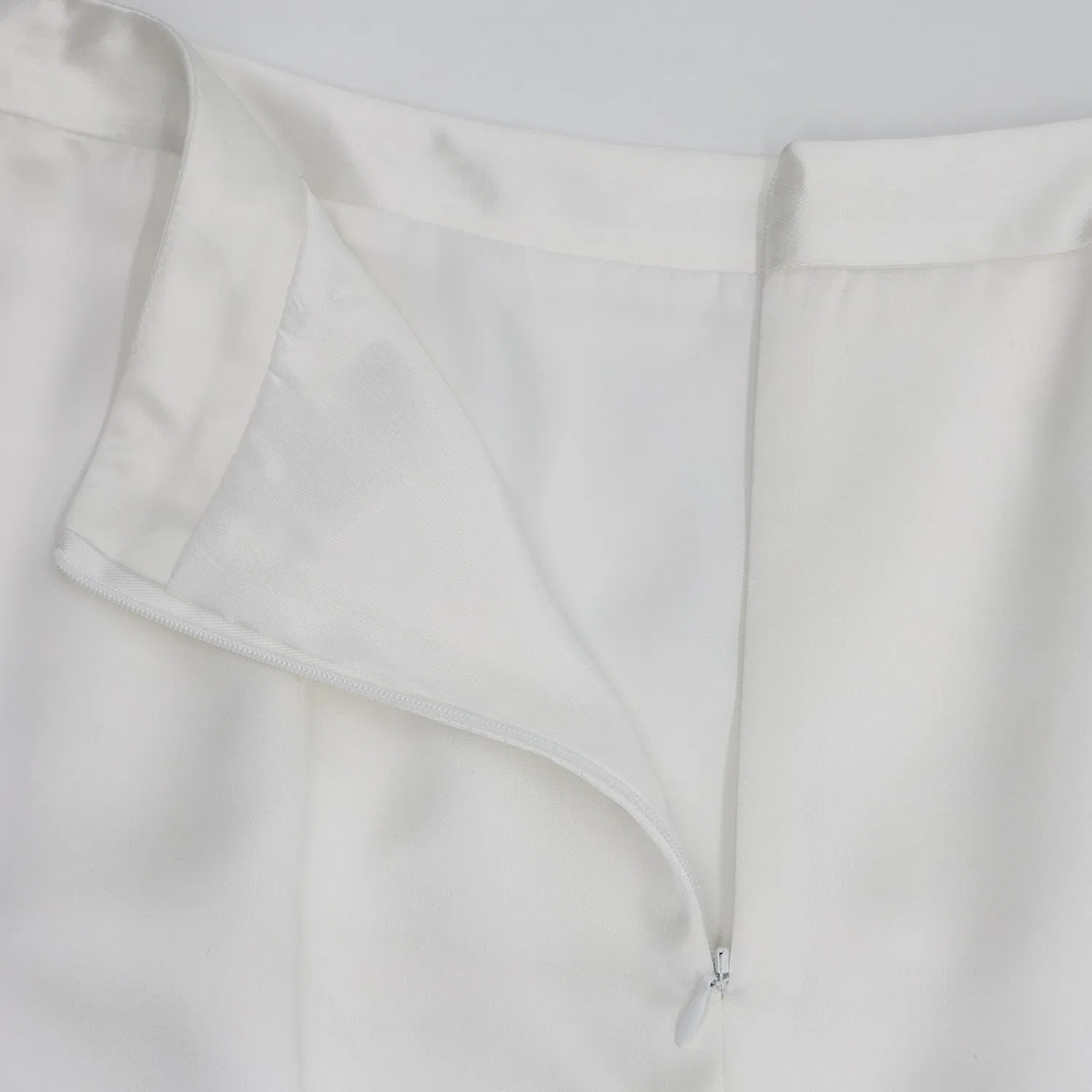 Vestidos de mujer de mezcla de seda premium de tacto suave, fábrica personalizada para guardarropa de lujo