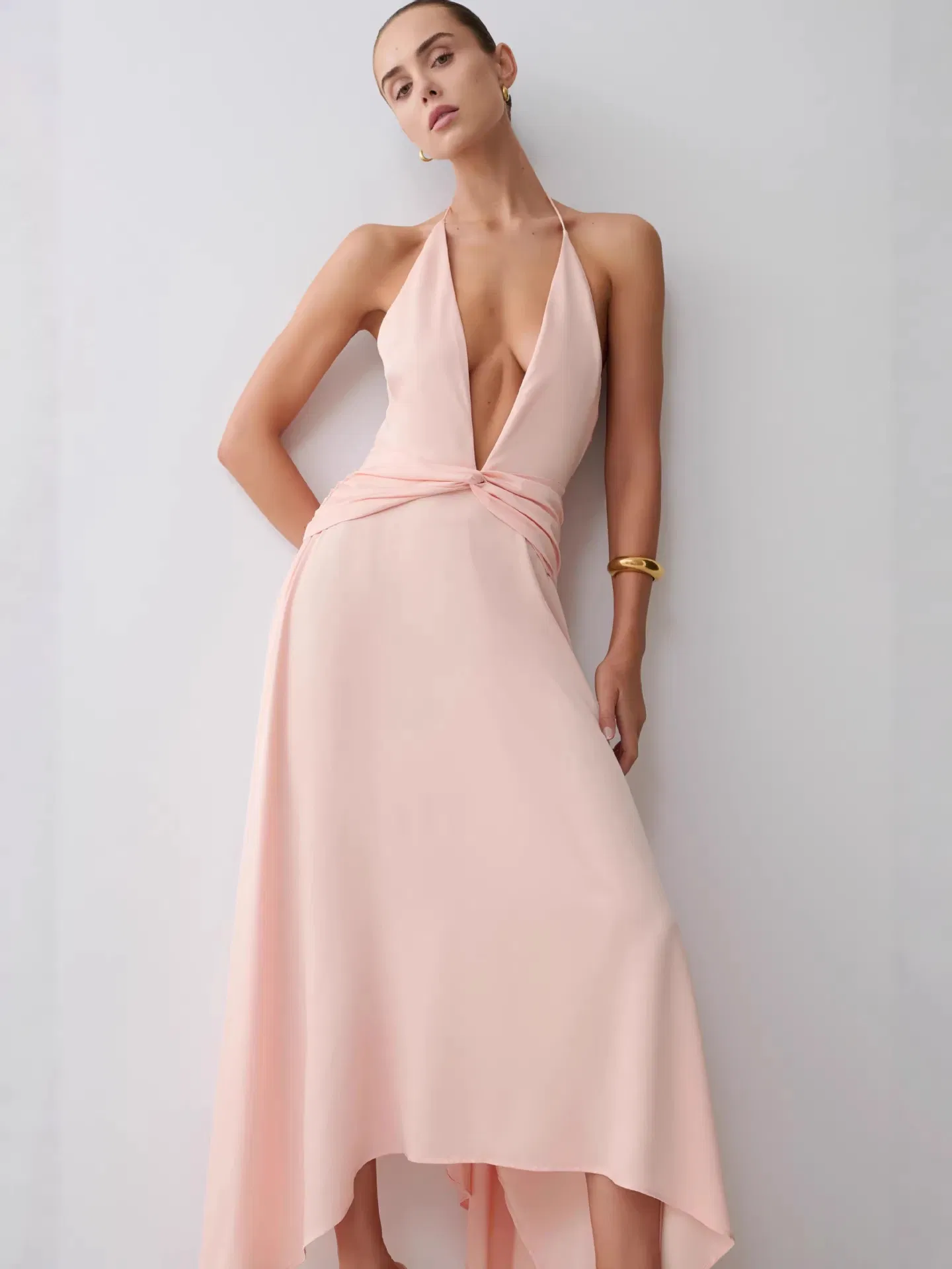 Vestido midi sin mangas de espalda profunda en color rosa rubor para mujeres, con dobladillo asimétrico irregular, vestido largo casual
