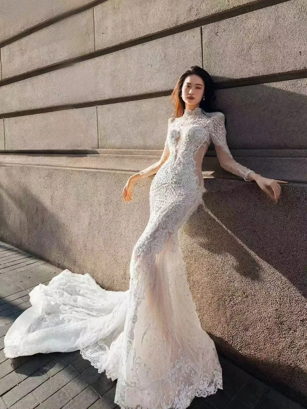 Vestido de novia de sirena de tul suave color marfil para mujer con mangas de cuello alto