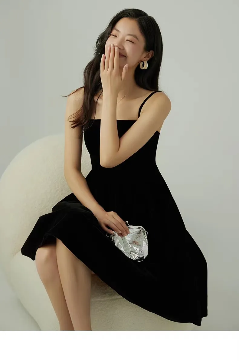 Vestido de tirantes mini negro de terciopelo A-line para mujeres, de alta calidad, para fiestas y ocasiones especiales