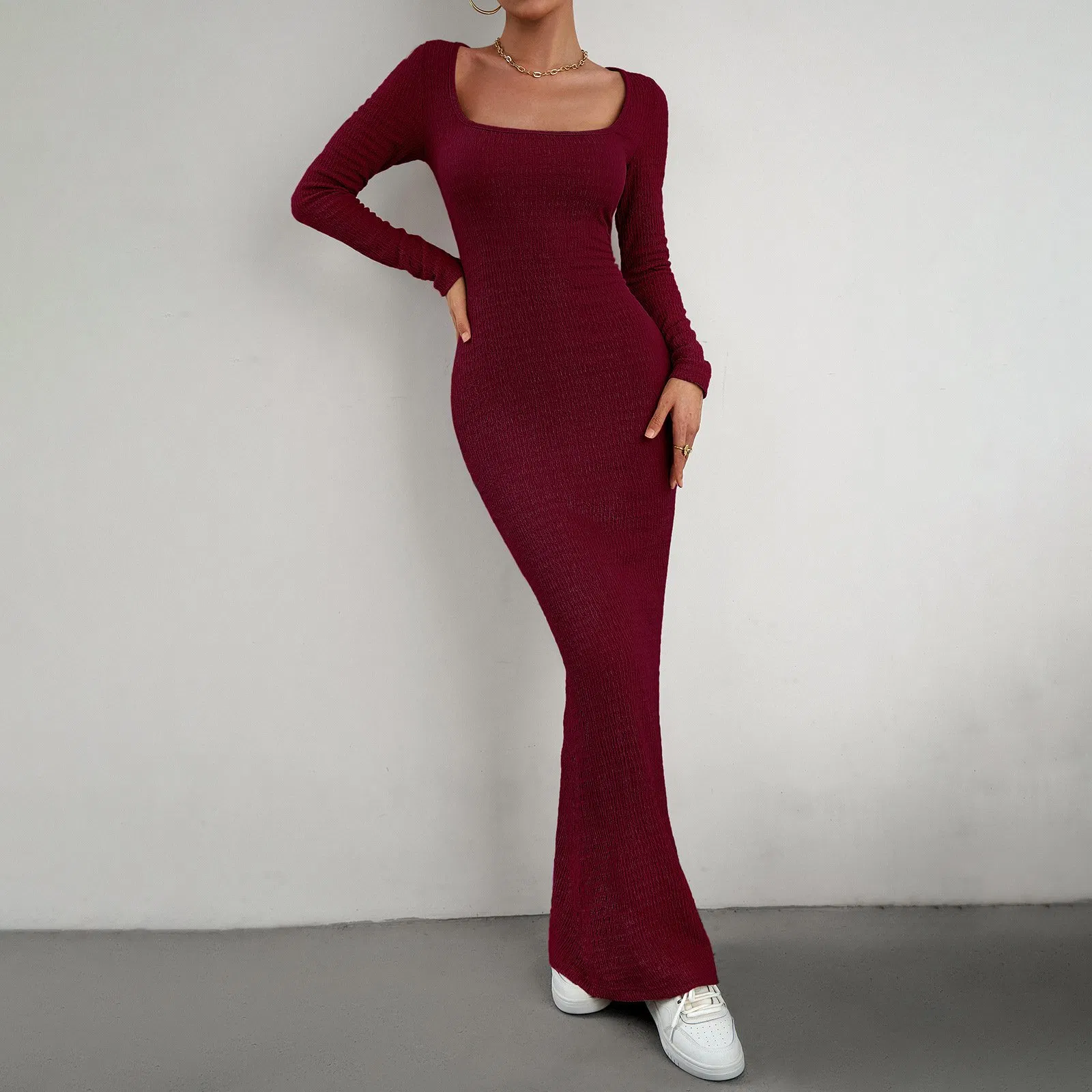 Vestido de mujer con escote cuadrado y mangas largas Ropa personalizada al por mayor Boutiques europeas Moda femenina Vestido de tirantes para mujeres
