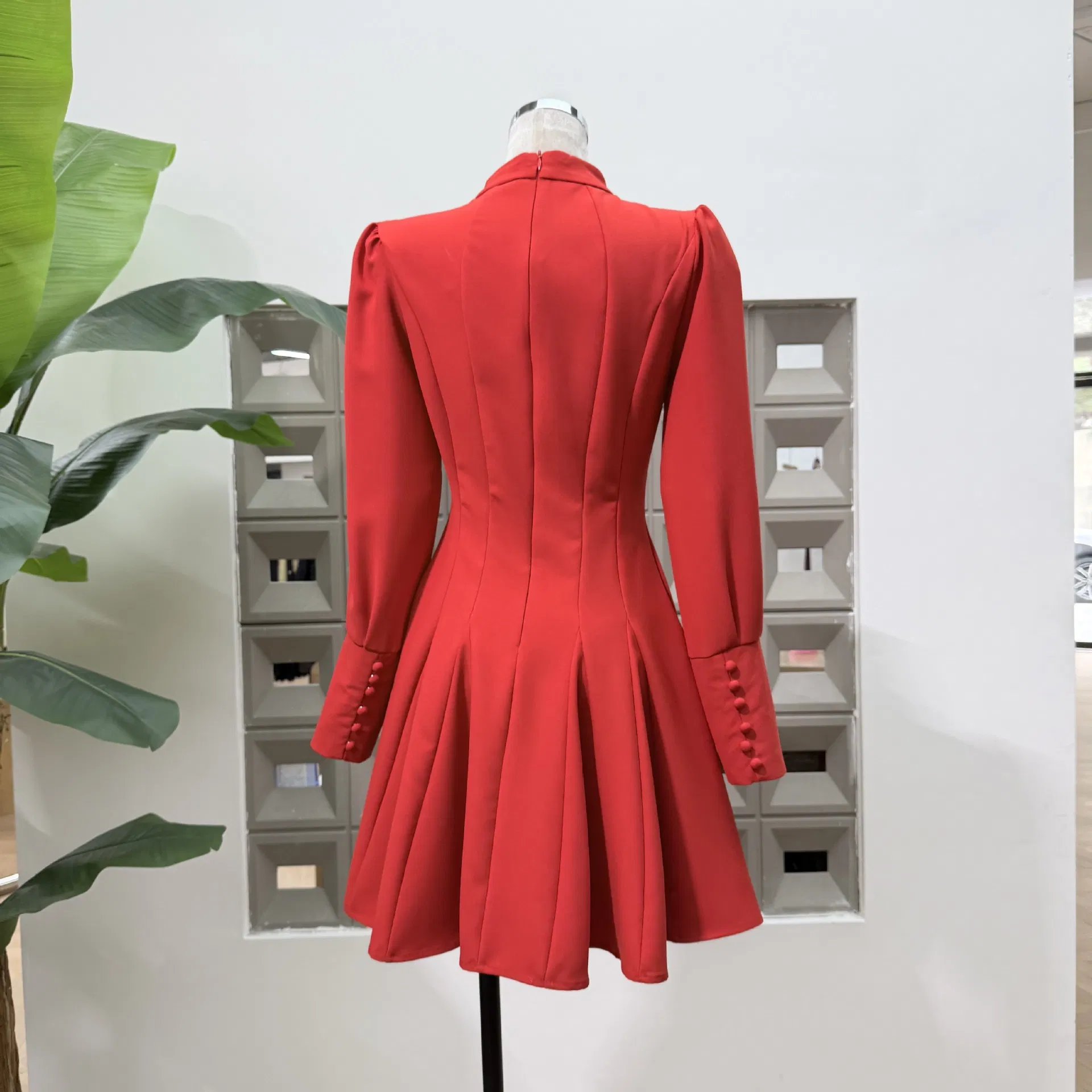 Ropa de boutique primavera nueva elegante falda corta para mujer ajustada de color puro vestido elegante de manga larga