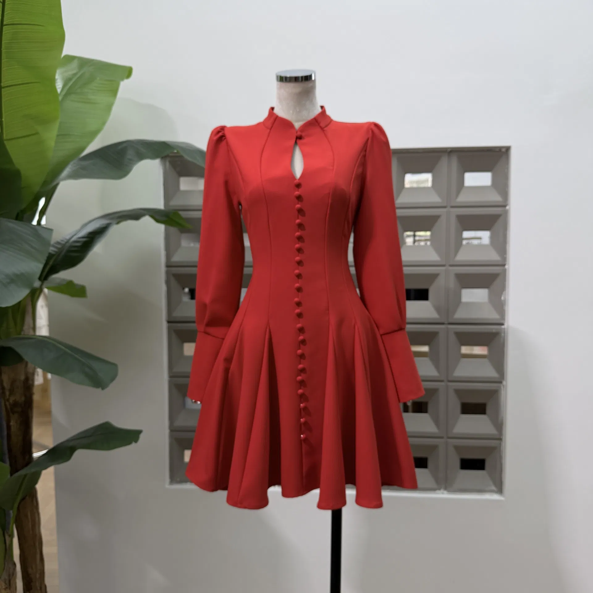Ropa de boutique primavera nueva elegante falda corta para mujer ajustada de color puro vestido elegante de manga larga