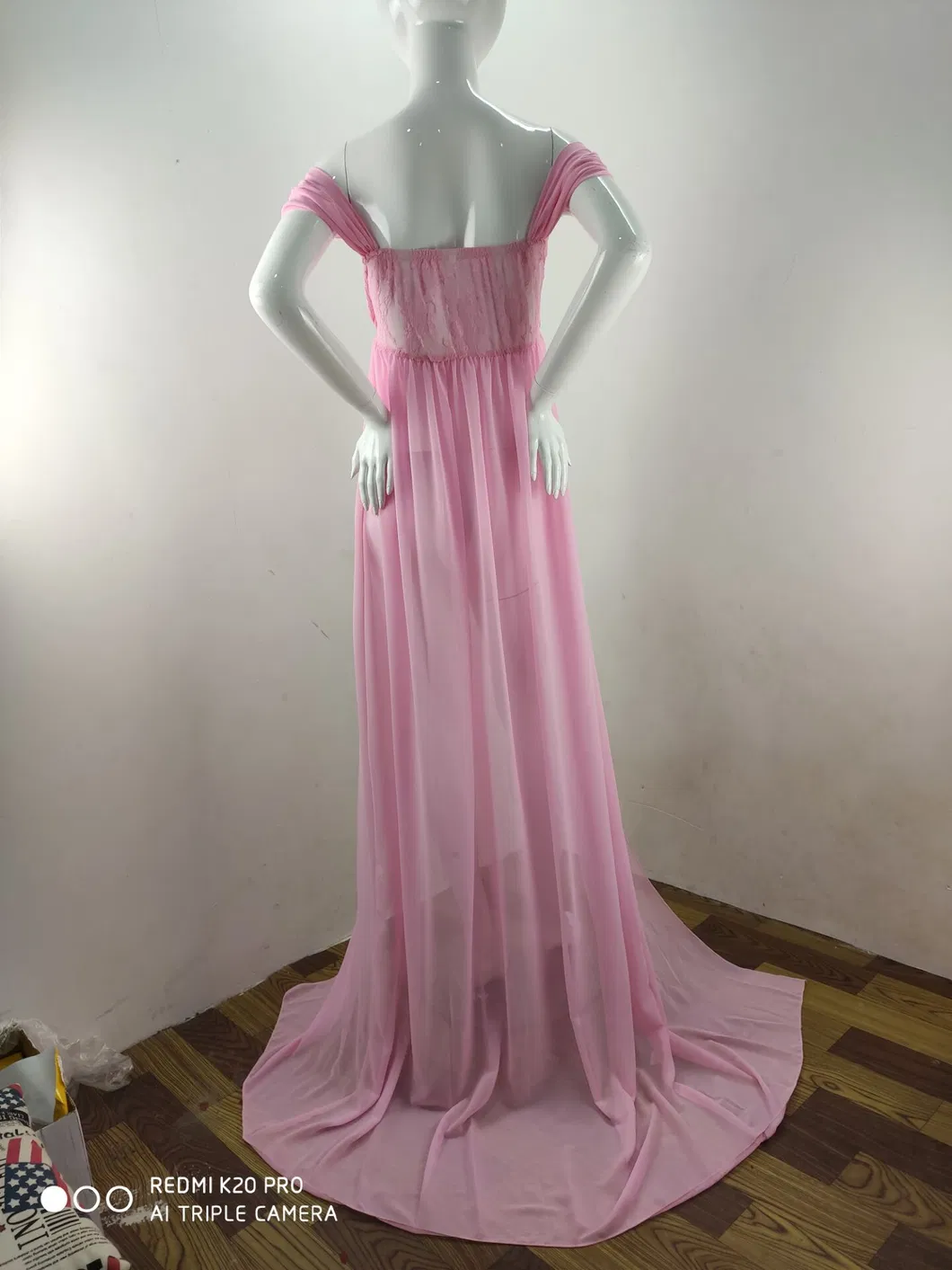 Detalle de confección vestido de maternidad