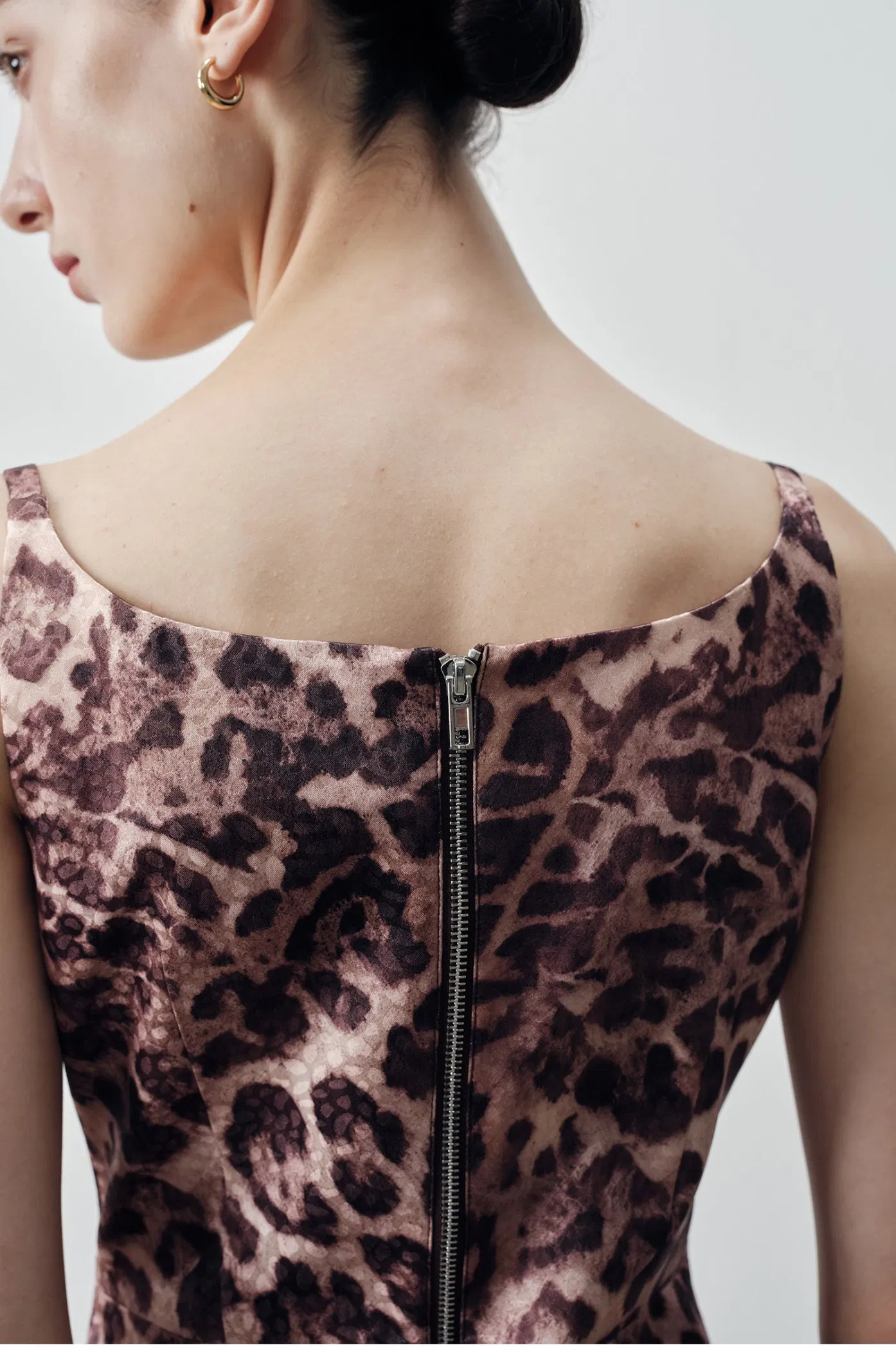 Nueva moda de verano para damas, ropa al por mayor, vestido ajustado para mujeres con cierre de cremallera en la parte posterior y estampado de leopardo personalizado