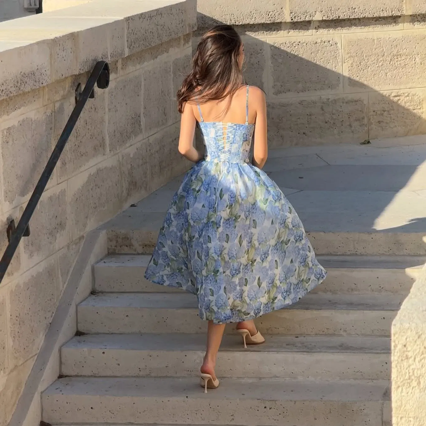 Vestido de Dama Personalizado para Mujeres Vestido MIDI de Tirantes Espagueti con Estampado Floral Azul Elegante y Moderno 2025 Vestido Formal de Noche Cautivador Vestido de Cóctel Femenino