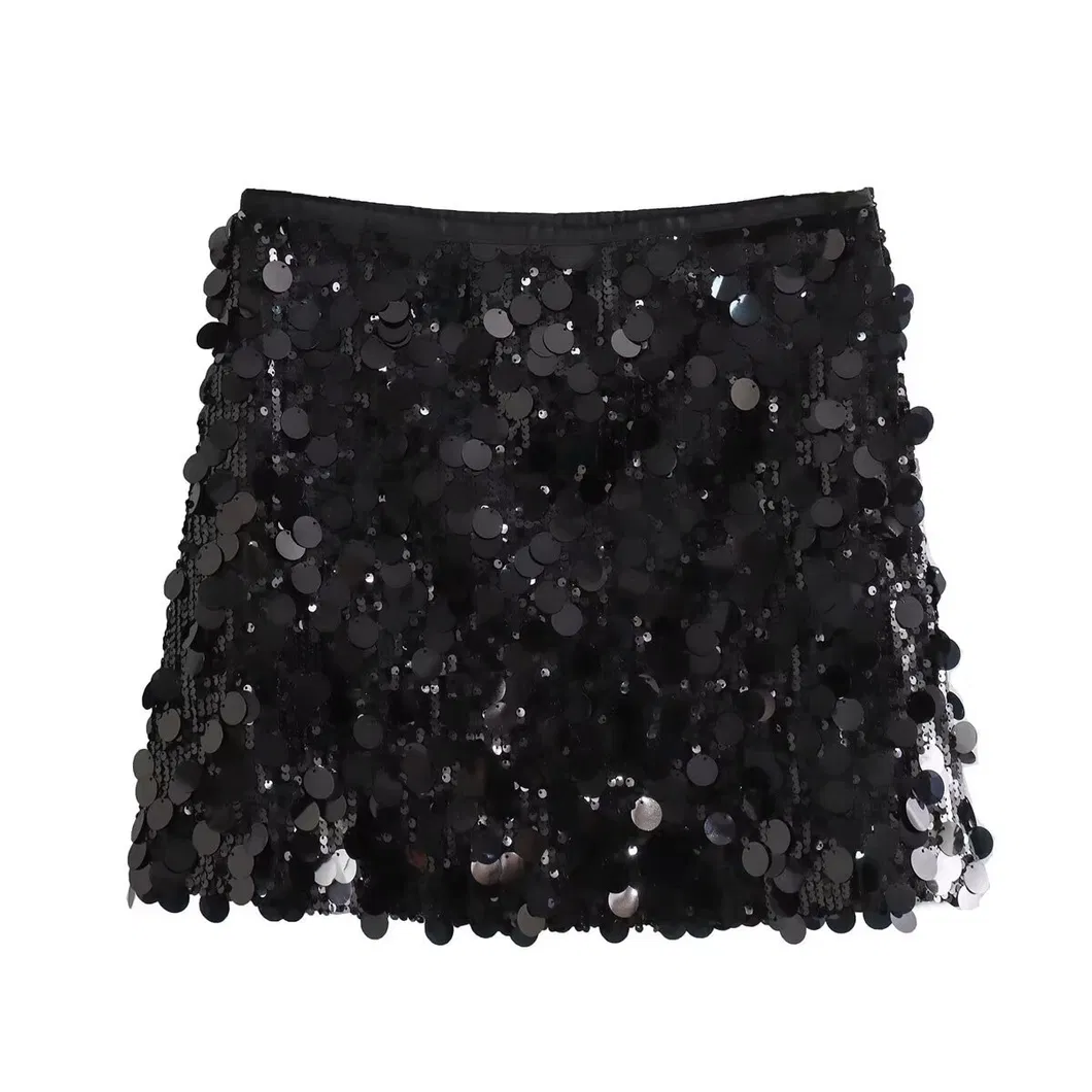 Ropa de fiesta brillante elegante