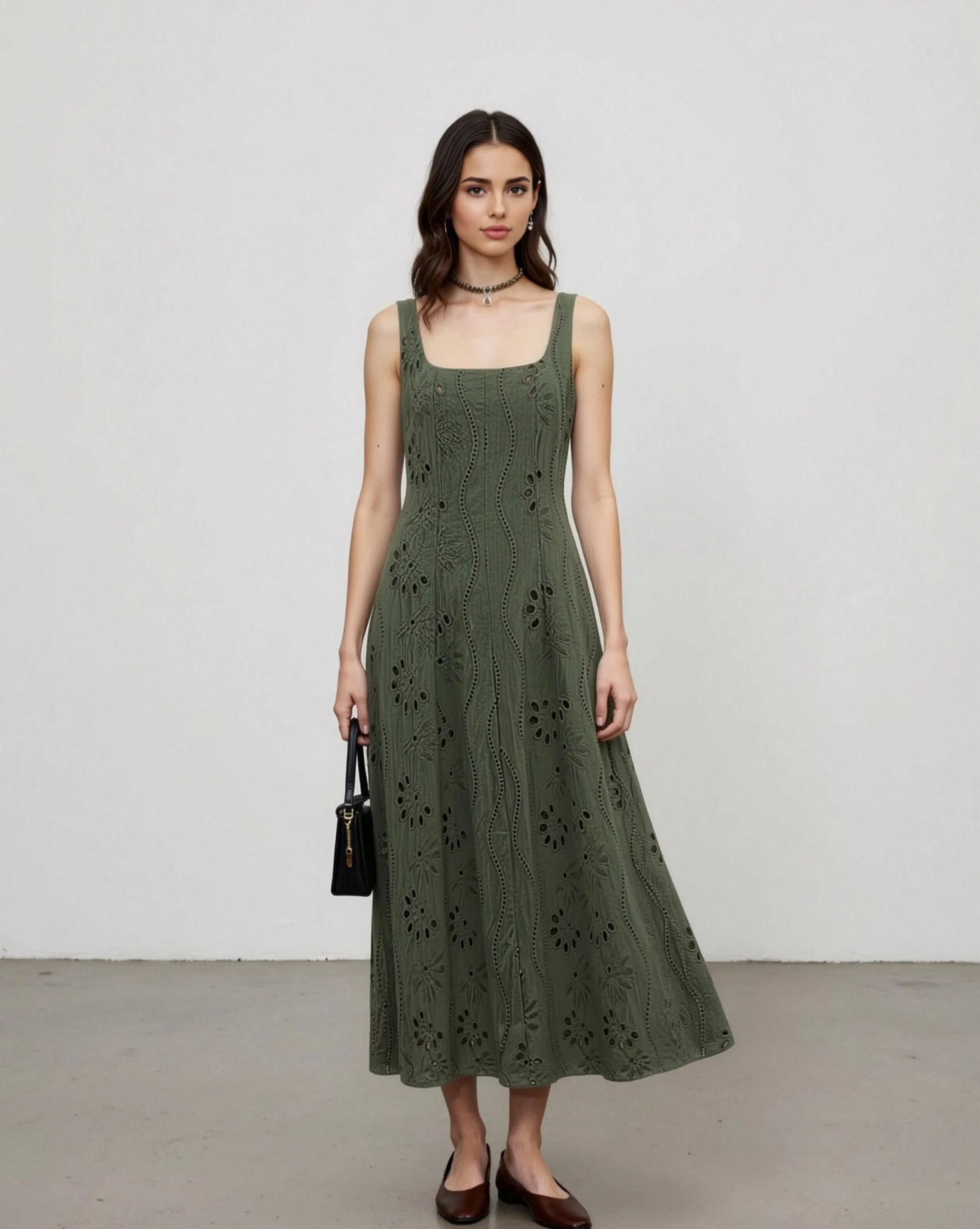 Vestido largo de alta calidad sin tirantes, con cortes, cintura ceñida y cintura alta
