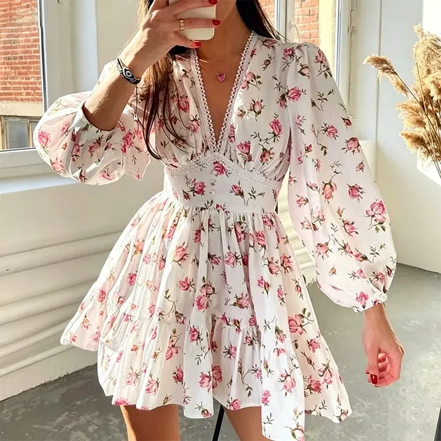 Vestido Mini de Estampado Floral para Mujeres con Escote en V, Detalle de Encaje, Manga Larga Abullonada, Vestido Corto con Volantes en Capas, Casual de Verano, Vacaciones, Playa