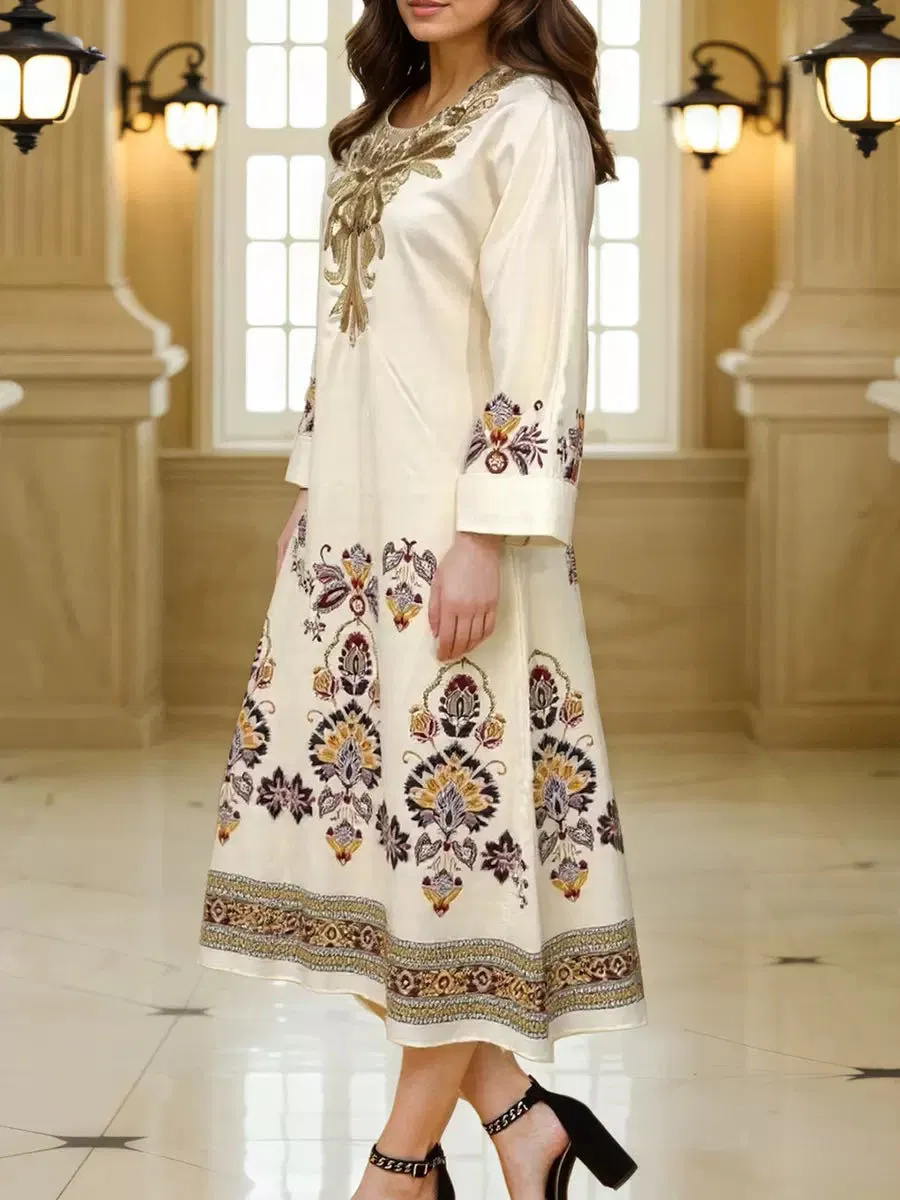 Detalle del vestido largo de kurta bordado para mujer