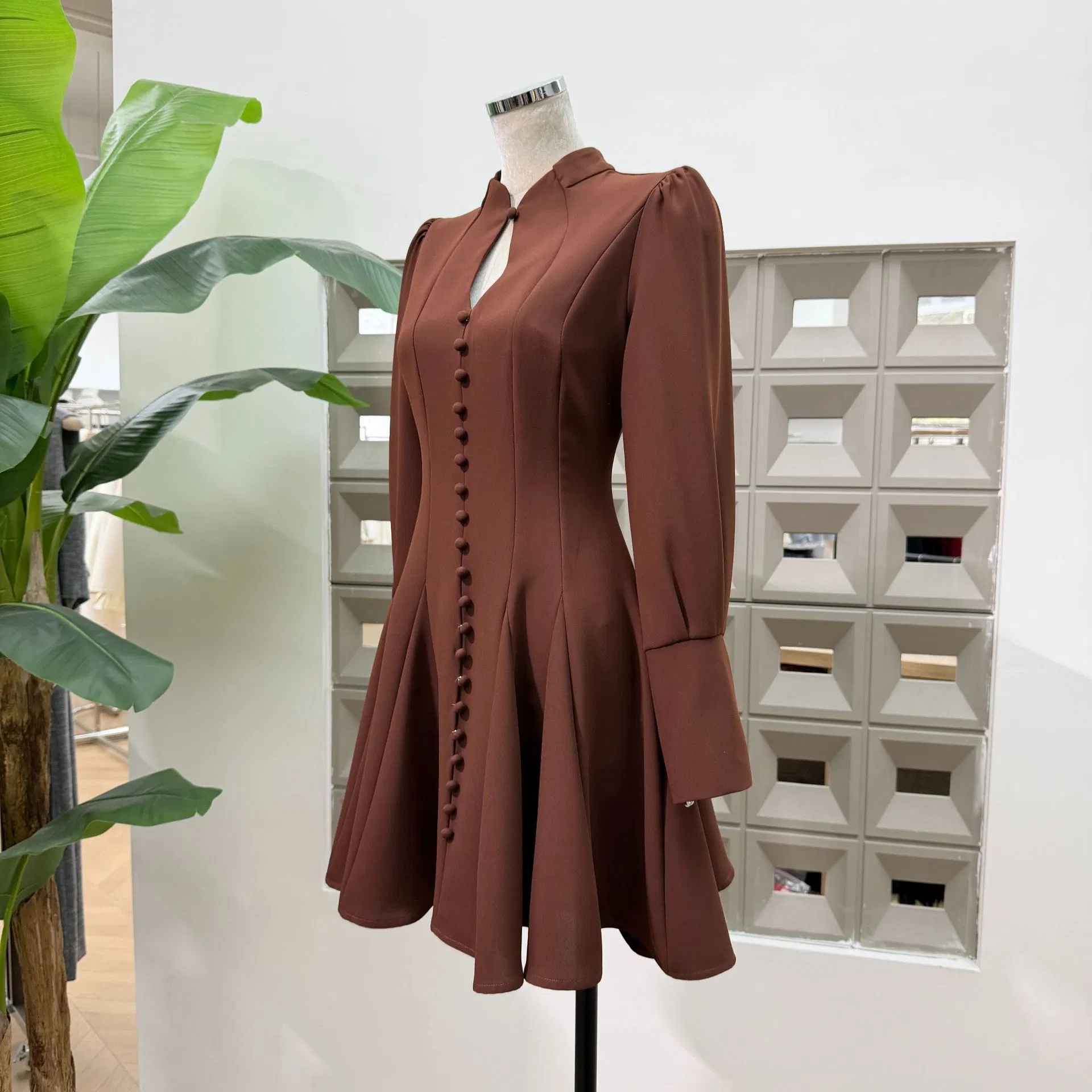 Ropa de boutique primavera nueva elegante falda corta para mujer ajustada de color puro vestido elegante de manga larga