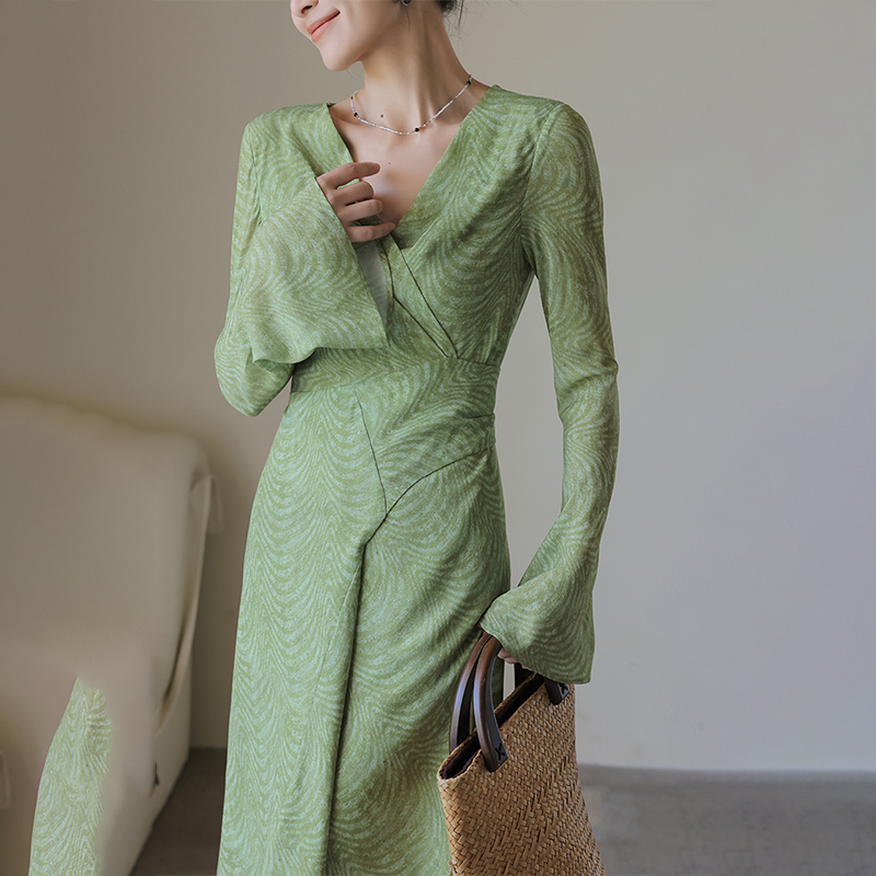 Vestido ajustado de manga larga verde elegante con escote en V para mujeres