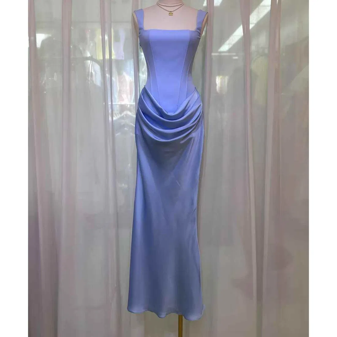 Vestido de lujo ligero de alta calidad para mujer, sin tirantes, con diseño de espina de pescado, plisado y ajuste ceñido
