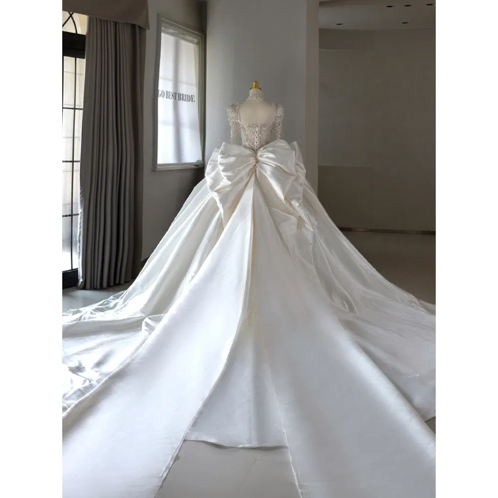 Vestido de novia de bola de encaje con mangas largas, perlas y cristales para mujeres