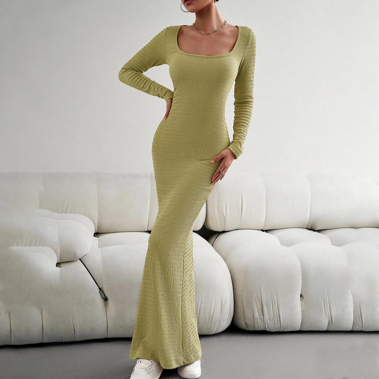 Vestido de mujer con escote cuadrado y mangas largas Ropa personalizada al por mayor Boutiques europeas Moda femenina Vestido de tirantes para mujeres