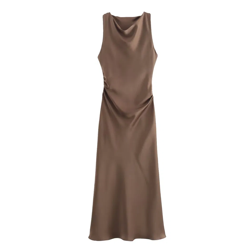 Detalle vestido de satén elegante