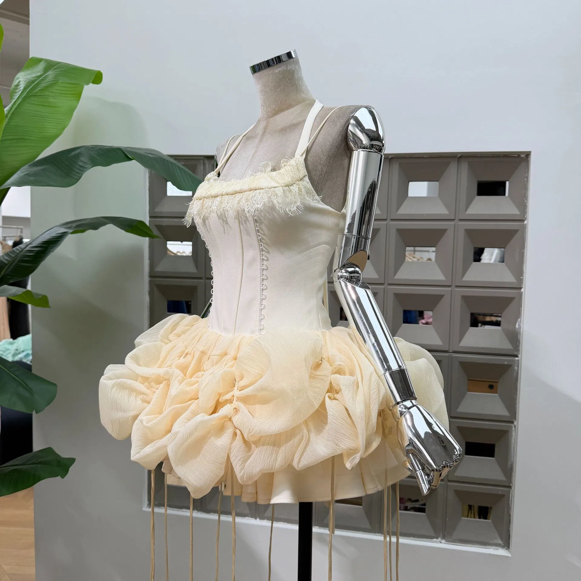 Ropa de boutique al por mayor para mujeres, vestido sexy, vestido de encaje con paneles, ceñido en la cintura, vestido esponjoso