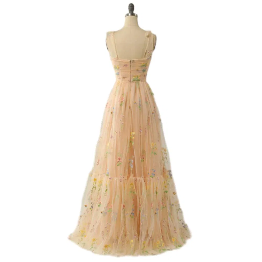 Vestido de Estilo Etéreo de Bosque, Gown de Encaje de Lujo para Mujeres, Ropa de Verano Elegante