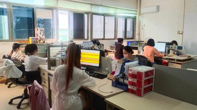 SAU Clothing fabricación de vestidos de mujer personalizados en China