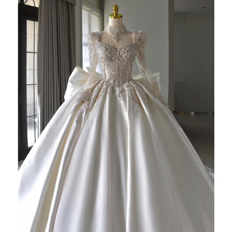 Vestido de novia de bola de encaje con mangas largas, perlas y cristales para mujeres