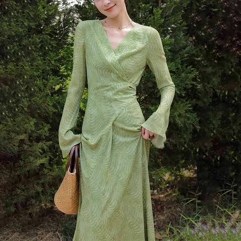 Vestido ajustado de manga larga verde elegante con escote en V para mujeres